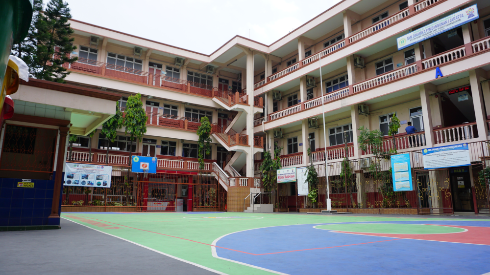 Gedung A Pusat Inovasi dan Kualitas di SMK Dinamika Pembangunan 1 Jakarta